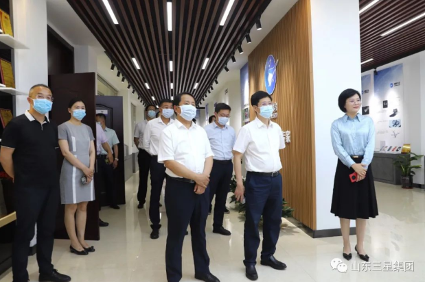省工商聯(lián)副主席、省總商會副會長郭建禮來山東三星集團調研