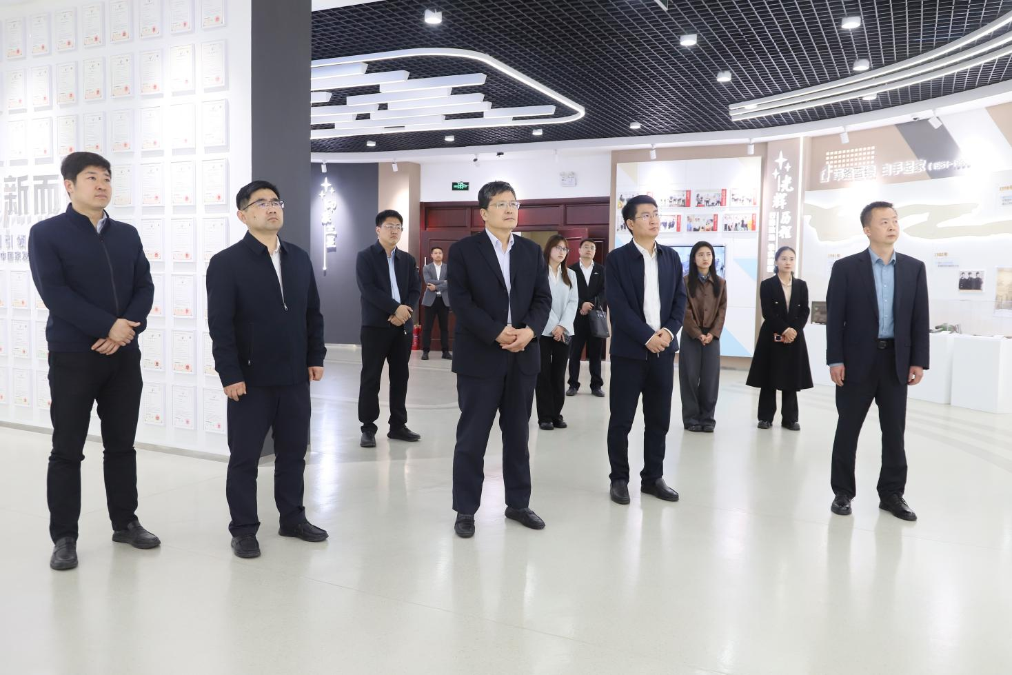 濱州市委市直機(jī)關(guān)工委副書記、三級調(diào)研員張榮堂帶隊來山東三星集團(tuán)調(diào)研