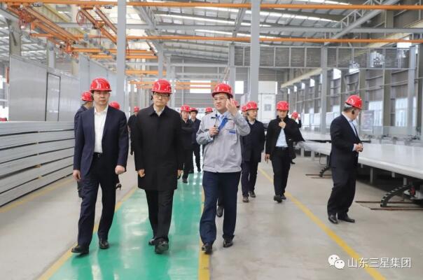 山東重工集團、濰柴動力、中國重汽集團、中通客車集團領(lǐng)導(dǎo)一行來機械公司交流考察